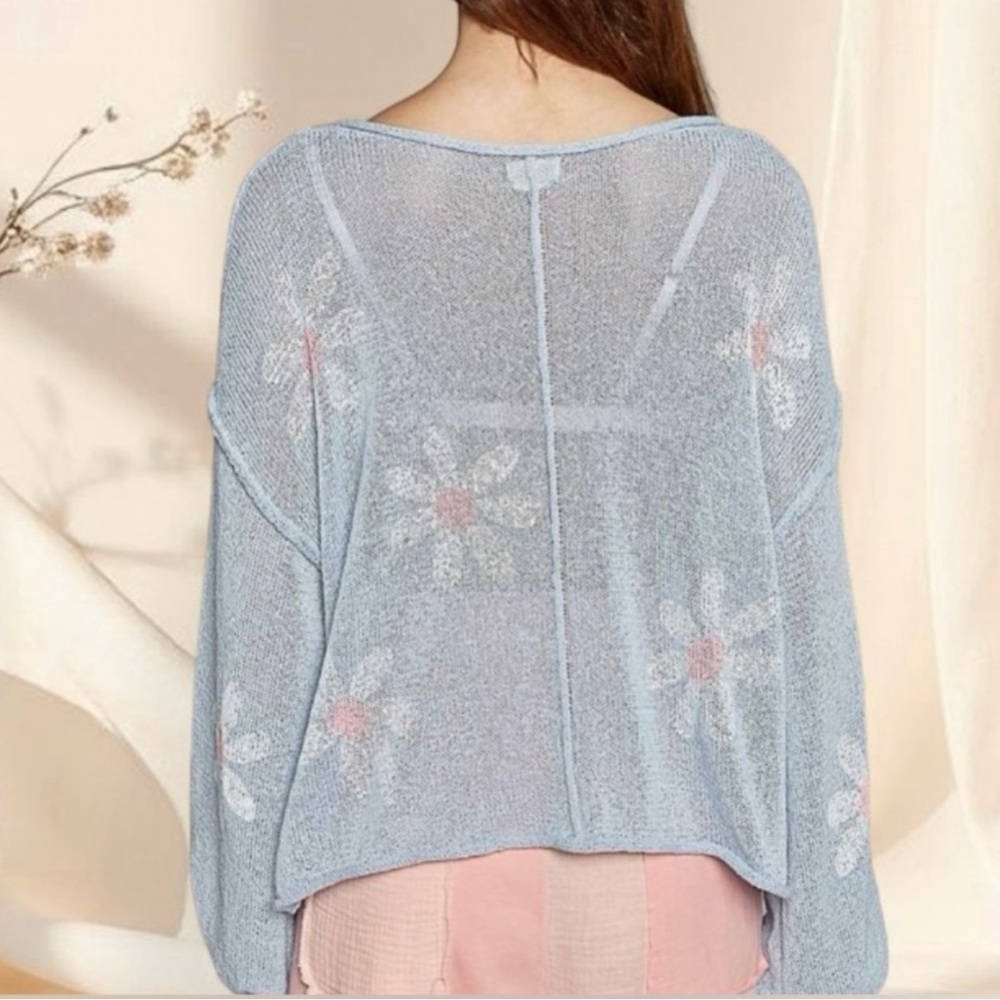 POL Sky Blue Daisy Print Sweater - Picture 2 of 4